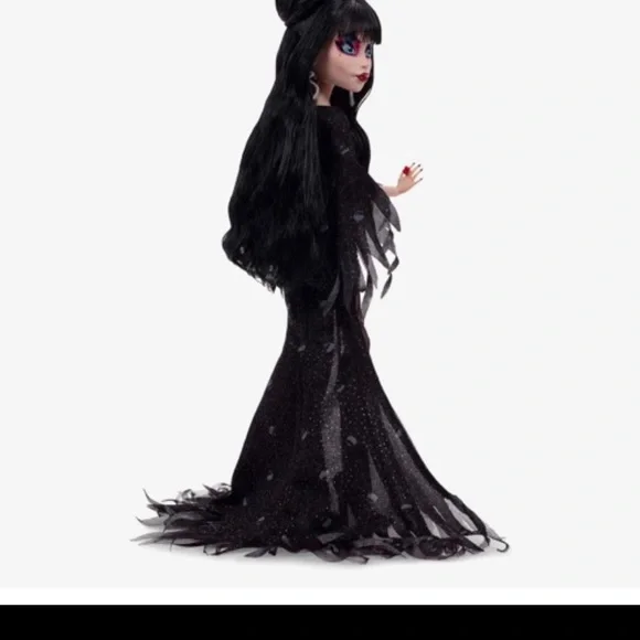 Elvira, Mistress of the Dark Monster High Skullector Doll